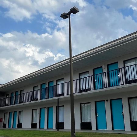 Clarion Inn & Suites Kissimmee-Lake Buena Vista South Esterno foto