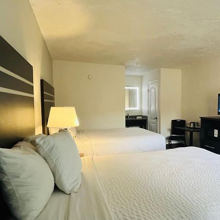 Clarion Inn & Suites Kissimmee-Lake Buena Vista South Esterno foto