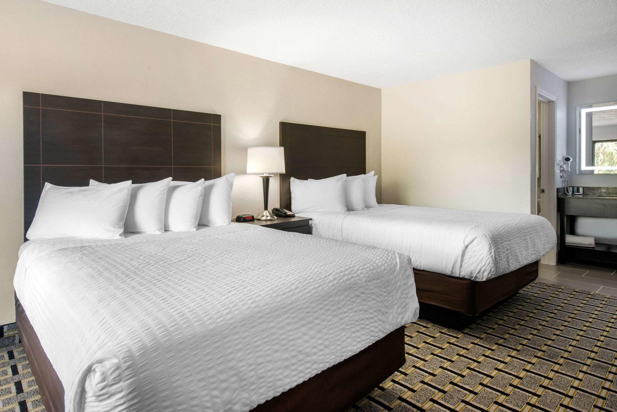 Clarion Inn & Suites Kissimmee-Lake Buena Vista South Esterno foto