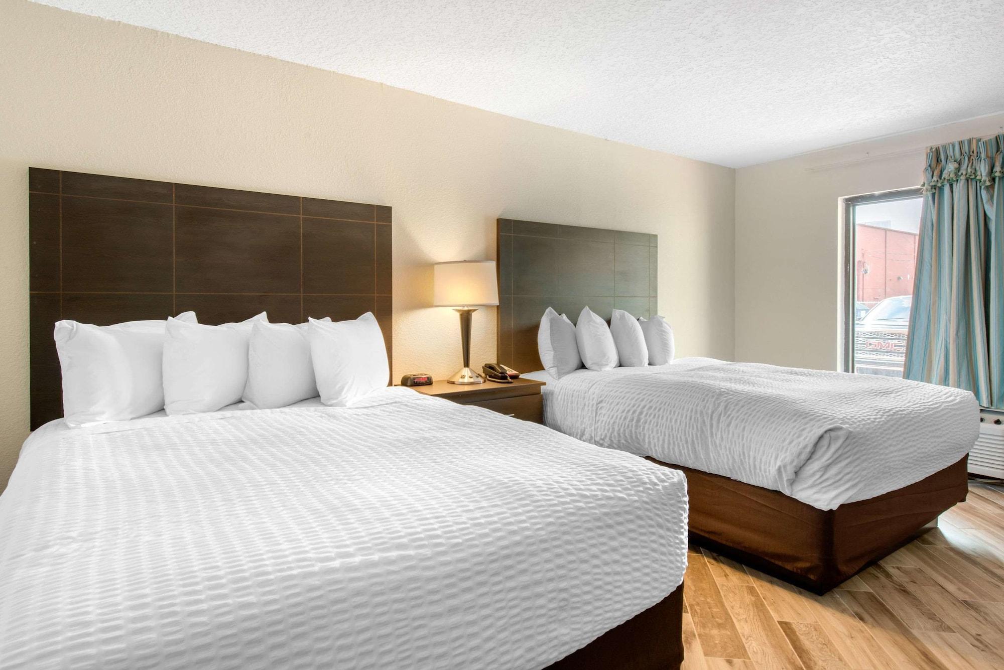 Clarion Inn & Suites Kissimmee-Lake Buena Vista South Esterno foto