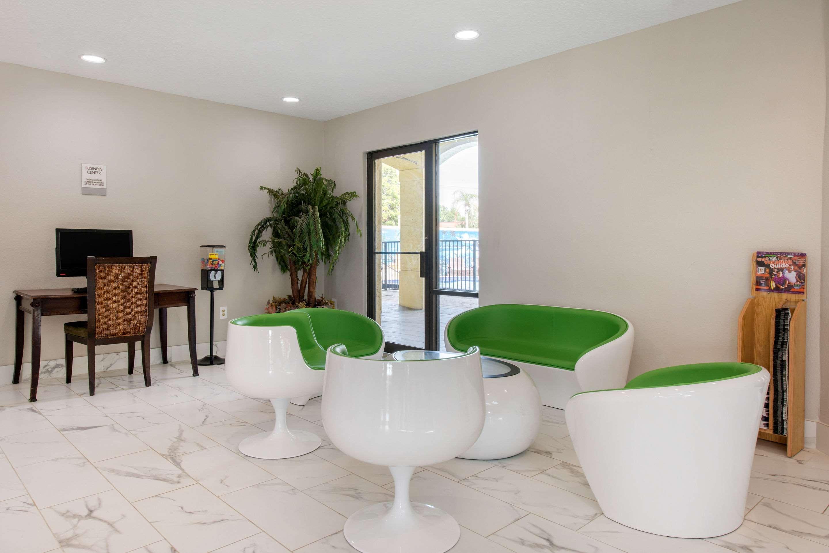Clarion Inn & Suites Kissimmee-Lake Buena Vista South Esterno foto