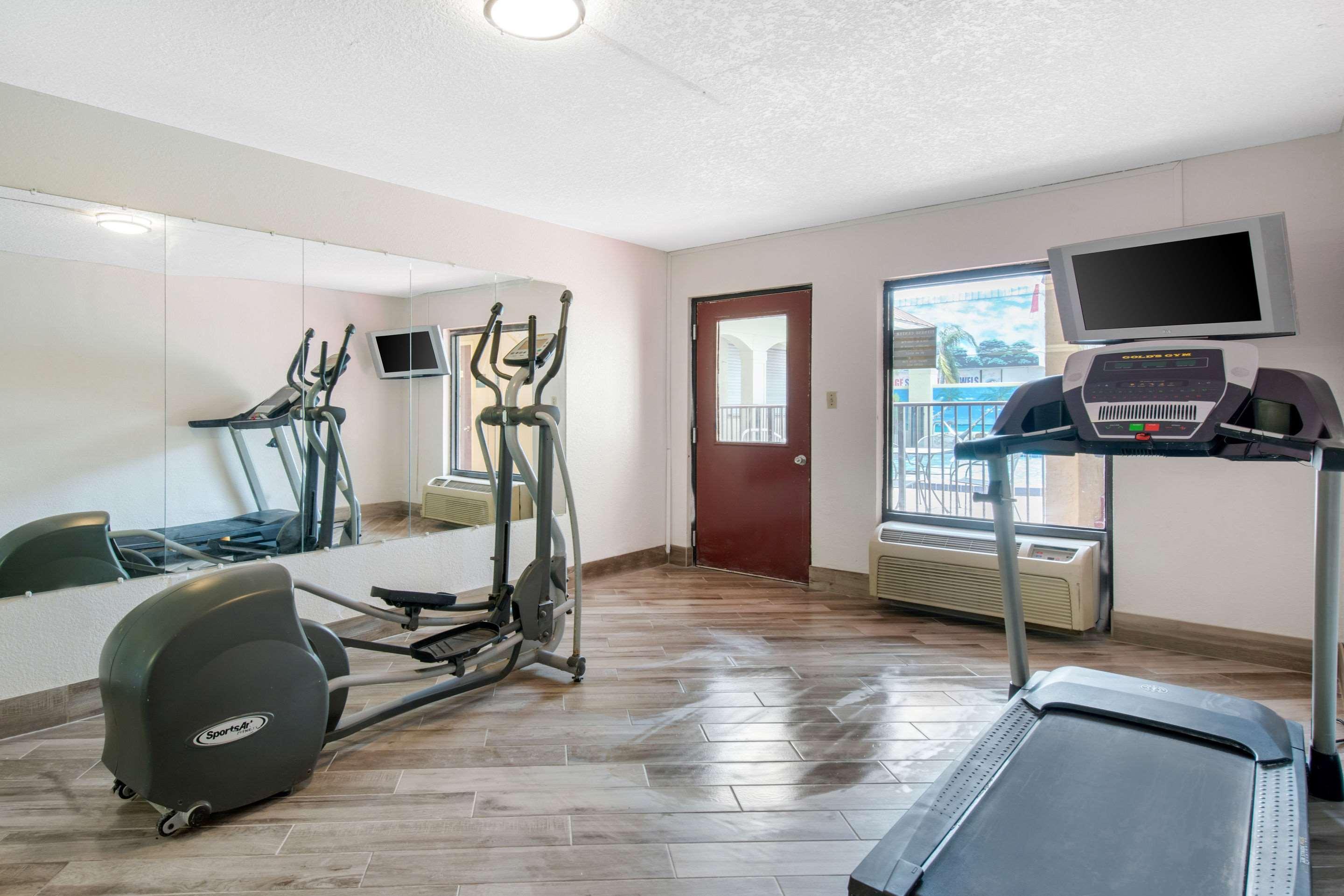 Clarion Inn & Suites Kissimmee-Lake Buena Vista South Esterno foto
