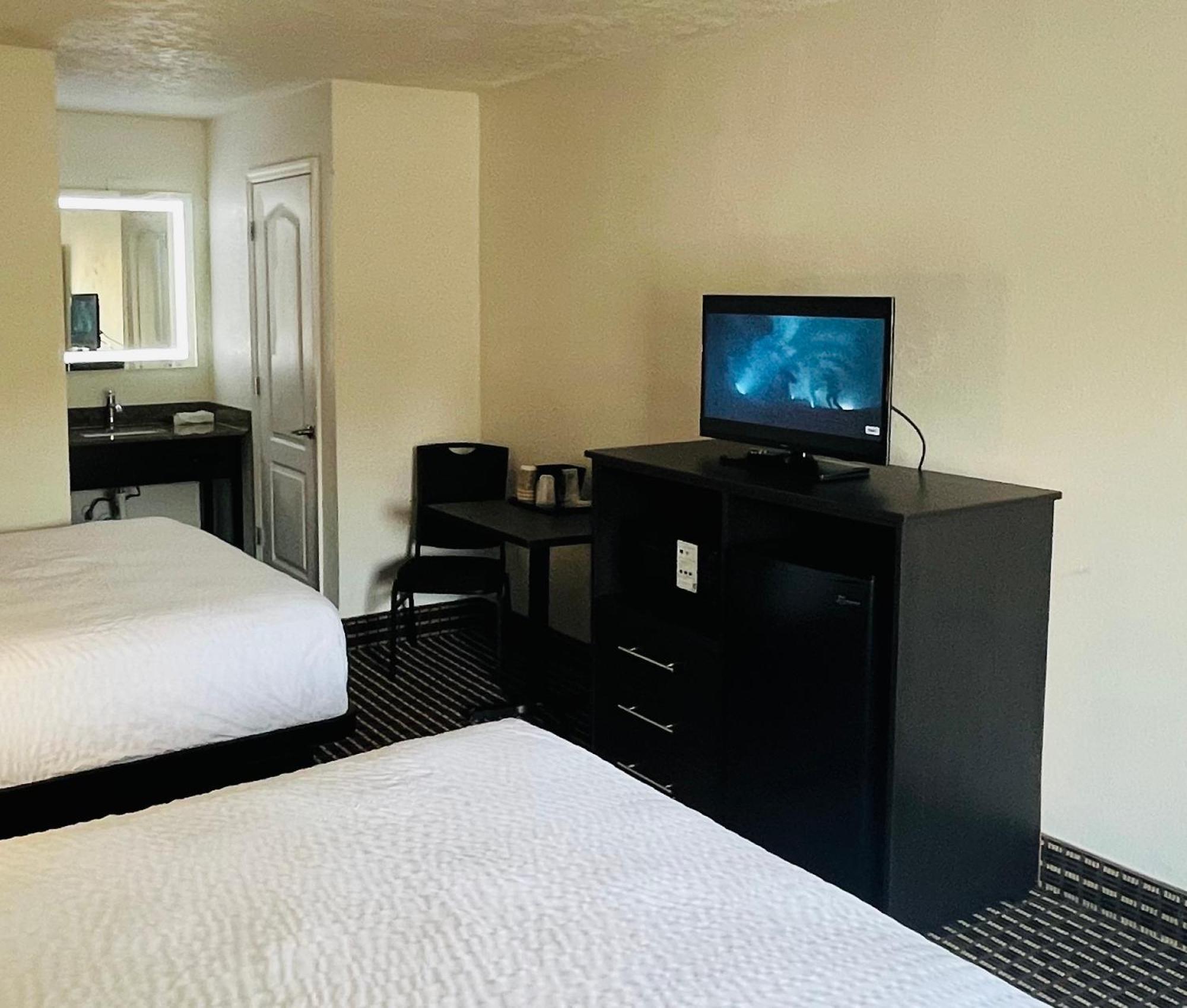 Clarion Inn & Suites Kissimmee-Lake Buena Vista South Esterno foto