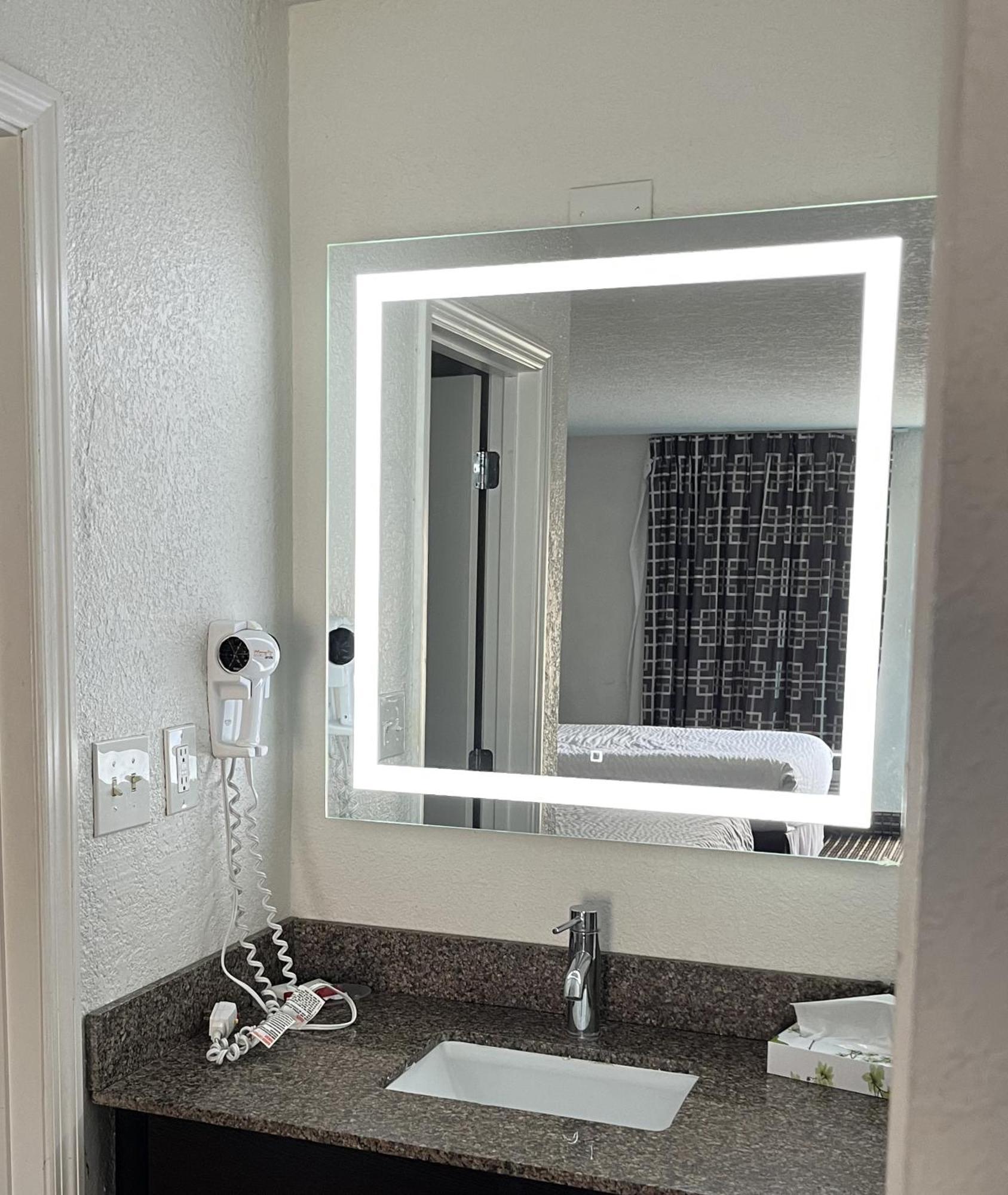 Clarion Inn & Suites Kissimmee-Lake Buena Vista South Esterno foto