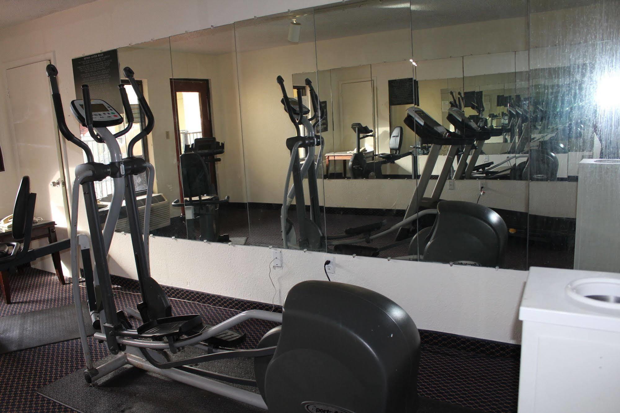 Clarion Inn & Suites Kissimmee-Lake Buena Vista South Esterno foto