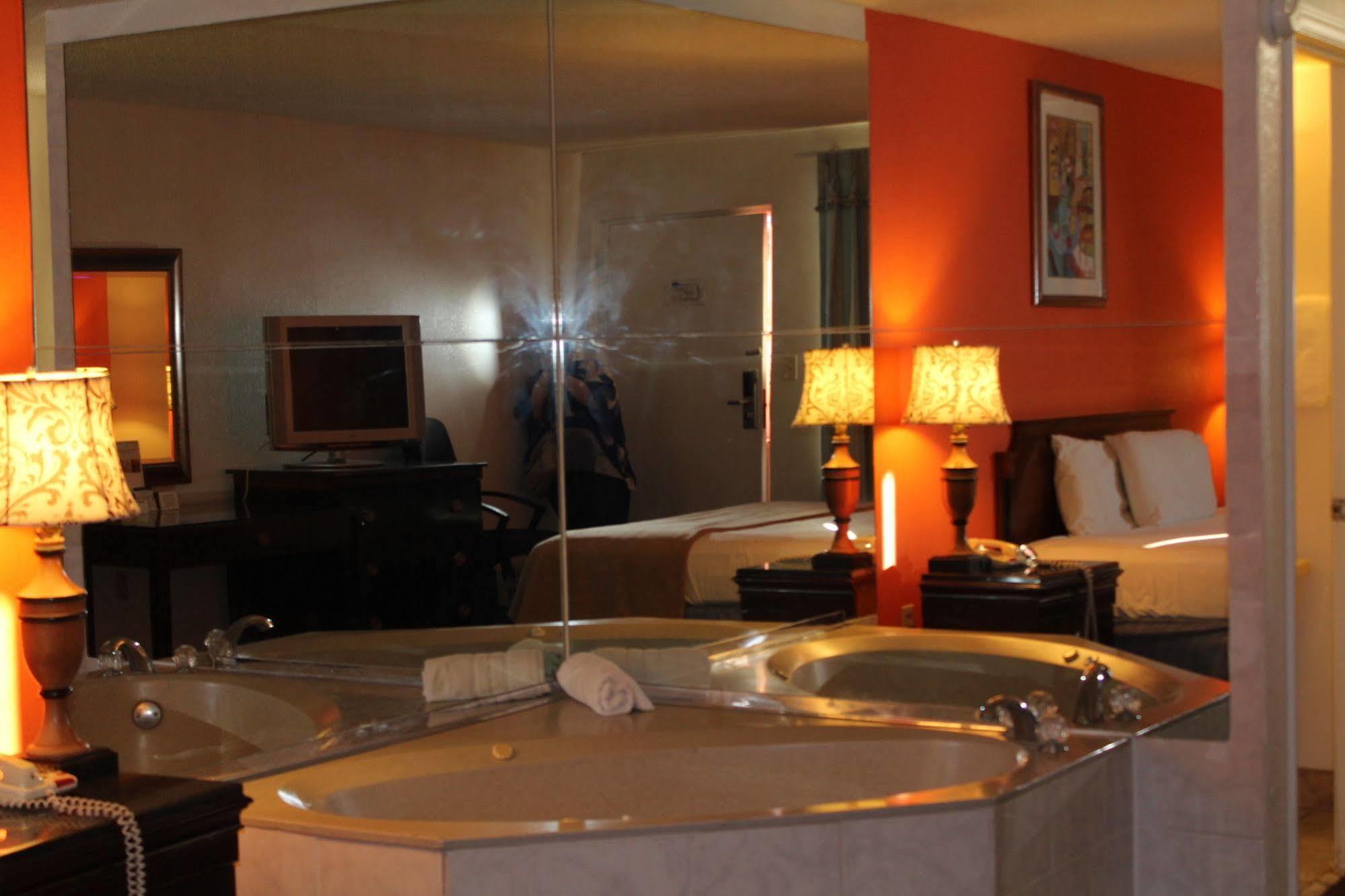 Clarion Inn & Suites Kissimmee-Lake Buena Vista South Esterno foto